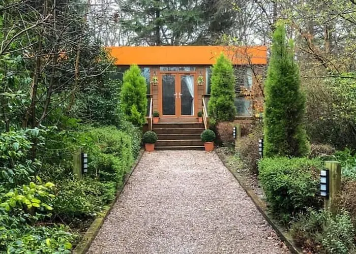 Relaxing Secluded Lodge Couples Getaway With Hot Tub