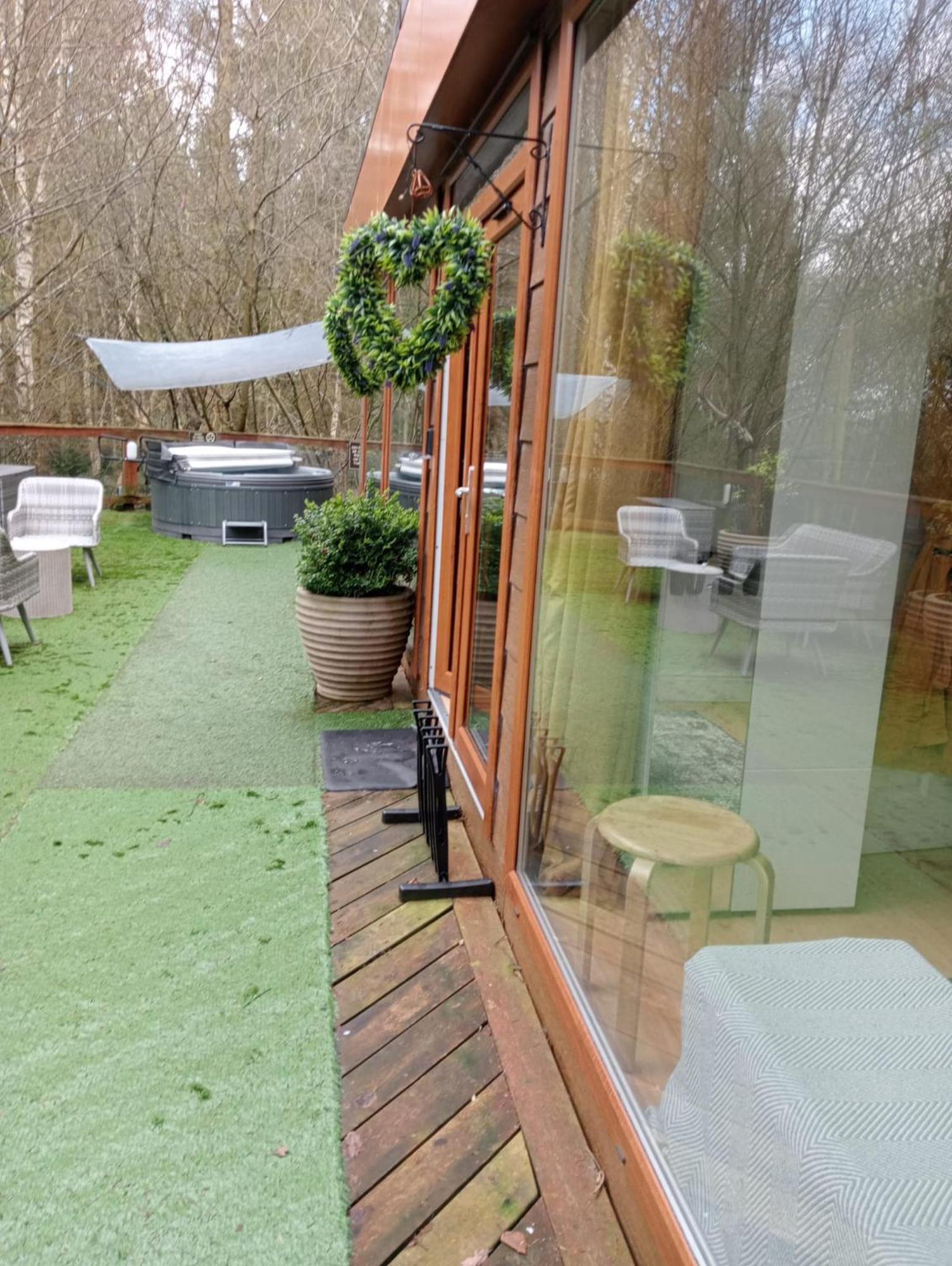 Relaxing Secluded Couples Getaway With Hot Tub Holiday home *